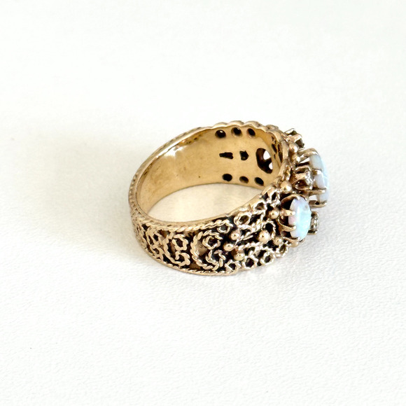 Vintage 14K Yellow Gold Three Stone Opal & Diamonds Filigree Band Ring Size 7.25 - Picture 7 of 16
